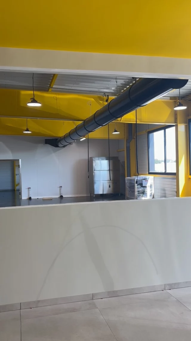 Plus que quelques jours et il sera l’heure de déménager dans notre nouveau labo ! 

Toute l’équipe est prête pour cette nouvelle aventure.

Dans un premier temps le laboratoire pour plus de place, plus de confort et imaginer de nouveaux produits, puis dans un second temps ouvrira cette troisième boutique à Saints Geosmes.

#maisonhenry #chocolatier #nouveauprojet #langres